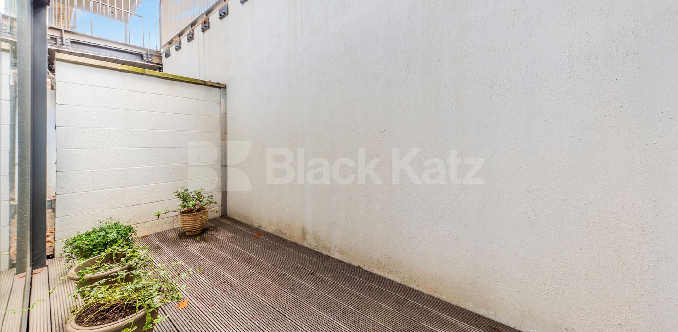 			2 BED 2 BATH + TERRACE!, 2 Bedroom, 1 bath, 1 reception Flat			 Rochester Place, CAMDEN